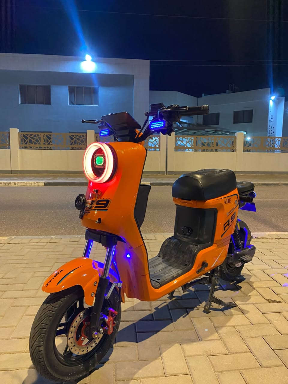 سلام عليكم 
دراجه R9 للبيع او مراوس حسب القناعه
موديل 25
بطاريات بلاد موديل 25 |22 امبير
الدراجه نضيفه واحلا من الصور 
غراضها موجوده سله- تجوه ضهر- شاحنه-سويجات 2-كارت-بصمه 
العنوان بصره قبله حي المهندسين 
السعر 350 وبيها مجال 
تواصل***********  متواجد واتساب
