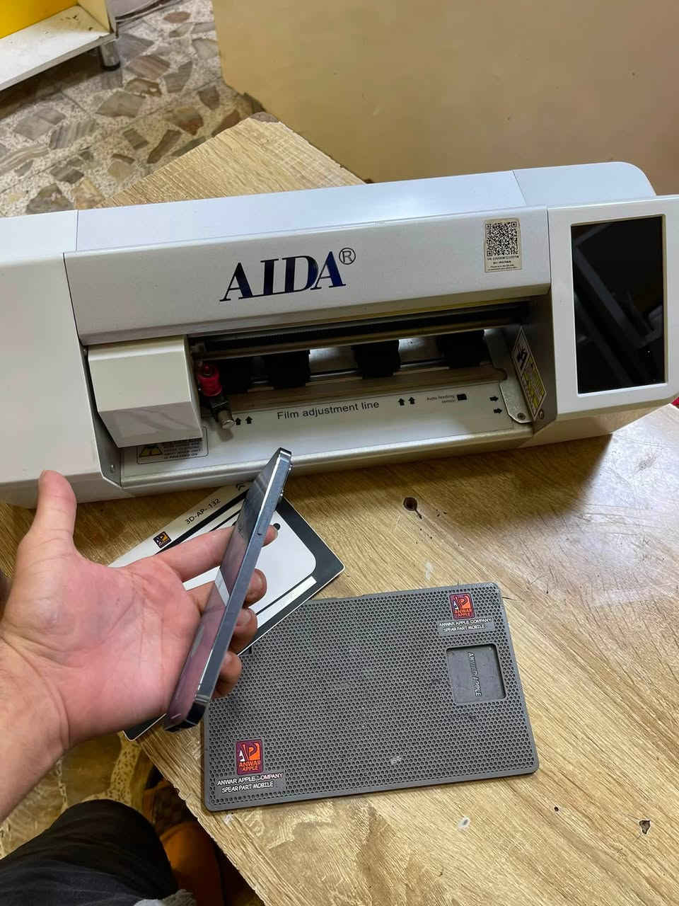 جهاز تقطيع لواسق وتغليف الهواتف ماركه ايدا من انور ابل اخذته كل أنواع الهواتف بي كلش حلو وسريع شاشته لمس سريعه جداً مكاني بغداد الشعب سعره 180 الف قفل 🔒 من الأخير هذه رقمي *********** متواجد اتصال واتساب ☎️
