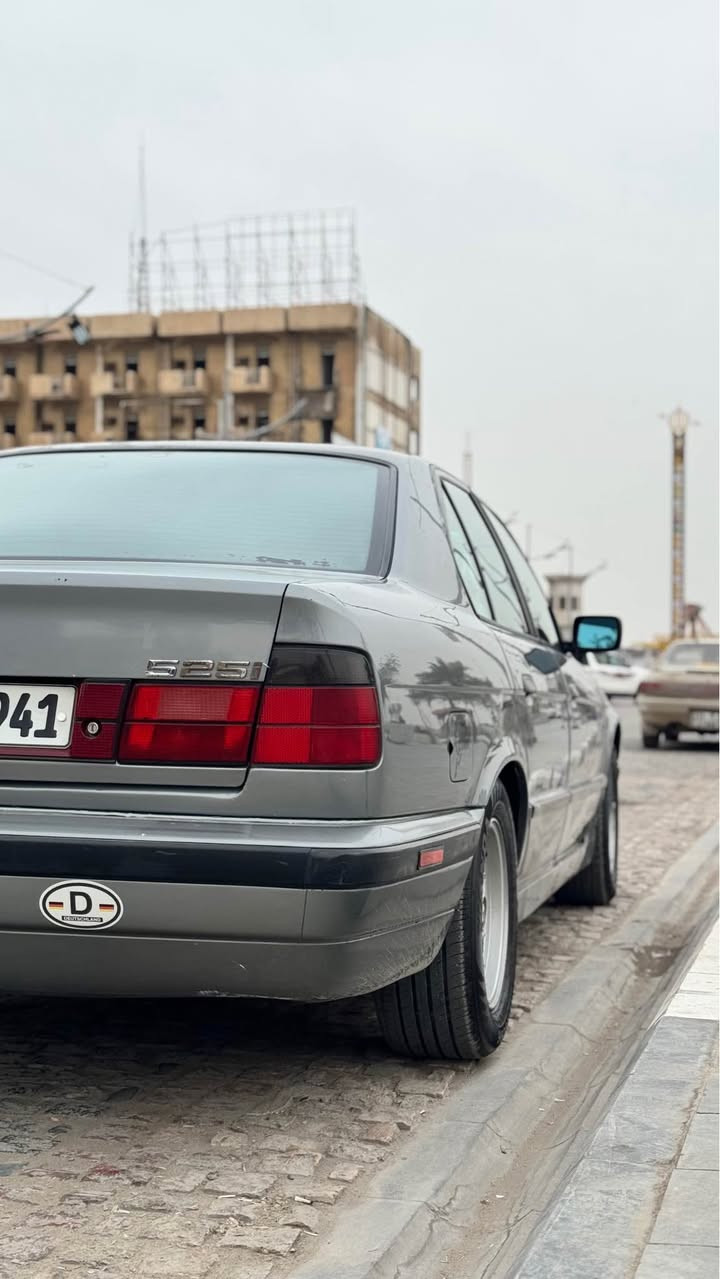 سياره مصبوغة صبغ عام

 تبريد شغال كهربائياتها كلها شغاله

 مكينة كير اكسل مكفول
 حداديه جديده

 مشتريها من ابو ادم سياره شغل واطلع خير من الله 

 سياره رايدها 75 وبيها مجال ان شاءالله البصرة, العراق


**إذا كنت صاحب هذا الإعلان وتريد حذفه لأي سبب، رجاءا أرسل رسالة إلى الدعم الفني**