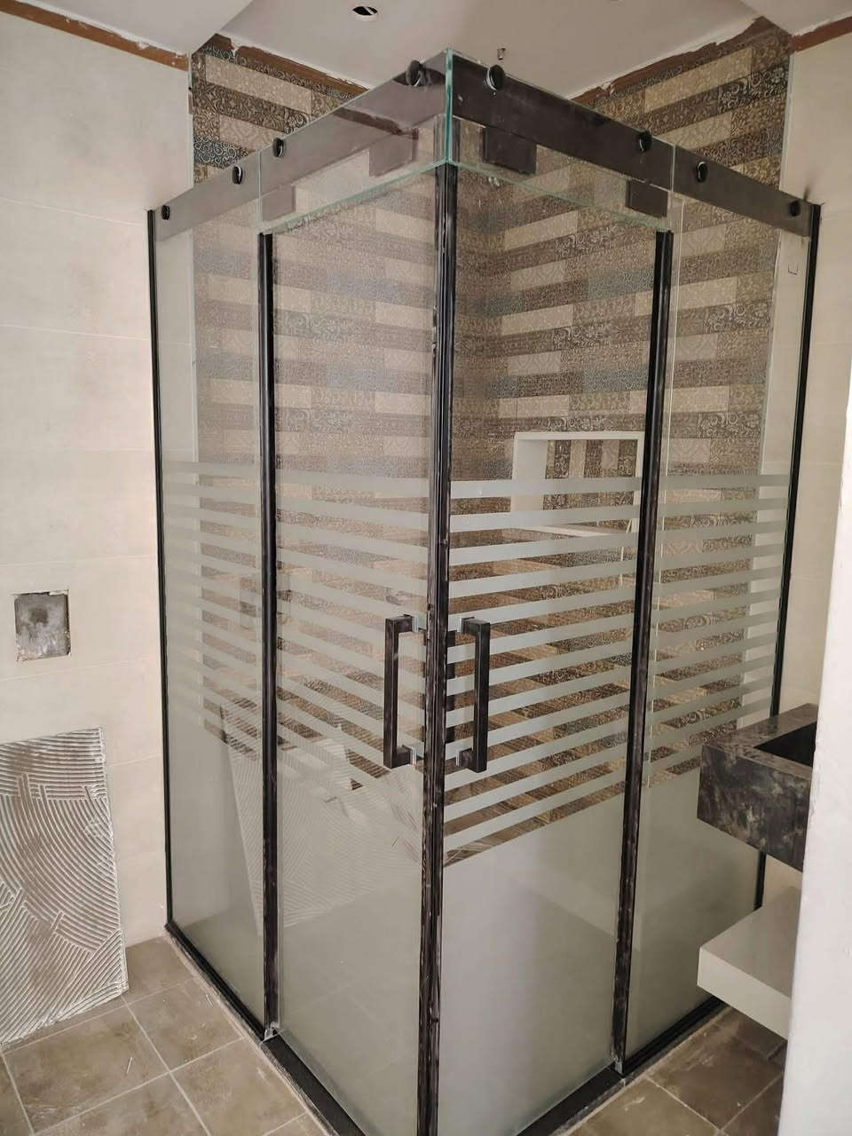 أعمال واجهات 10ملم🧿 🔥
#ابواب_زجاج_سيكوريت
 كادر فني متخصص 👨‍🚒 
للعمل👷‍♀️  
#واجهات1️⃣1️⃣
 #المتاجر2️⃣2️⃣
#والمعارض3️⃣3️⃣
 #والمحلات_التجارية4️⃣4️⃣
#والفواصل_الزجاجية5️⃣5️⃣
 #والمكاتب_في_الشركات 6️⃣
#ومداخل_المولات 7️⃣
#والفنادق 8️⃣
#والعمائر 9️⃣
#وكبائن🔟
#حمامات_الشاور 1️⃣1️⃣
وغيرها من الاستخدامات الشائعة للزجاج #10ملم 
بأسعار مناسبة جدآ 
 #مع_ضمان
 الجودة🥇
 سرعة🚀
 التركيب🎯
 وضمان لمدة عام🤝
يمكنكم اتصال بالهاتف ***********
