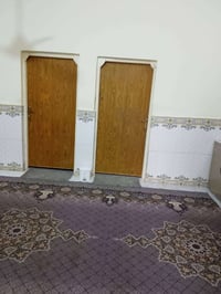 بيت للبيع. غرفتين.   وصاله ودوانيه ومطبخ بحي العدس يم الحسينه السعر 28...