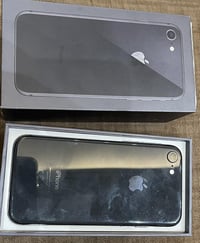 تلفون ايفون 8 ذاكره 64 بطاريه و ذاكر 64 سماعات شريحه كلهن شغالات فقط ش...