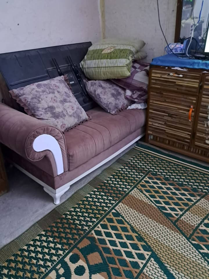 اغراض منزليه للبيع 
نص تخم 
بلازمتين 
غرفه نوم 
كاونتر 
مكينه خياطه 
مجمده 
مكان بغداد زعفرانيه ***********
