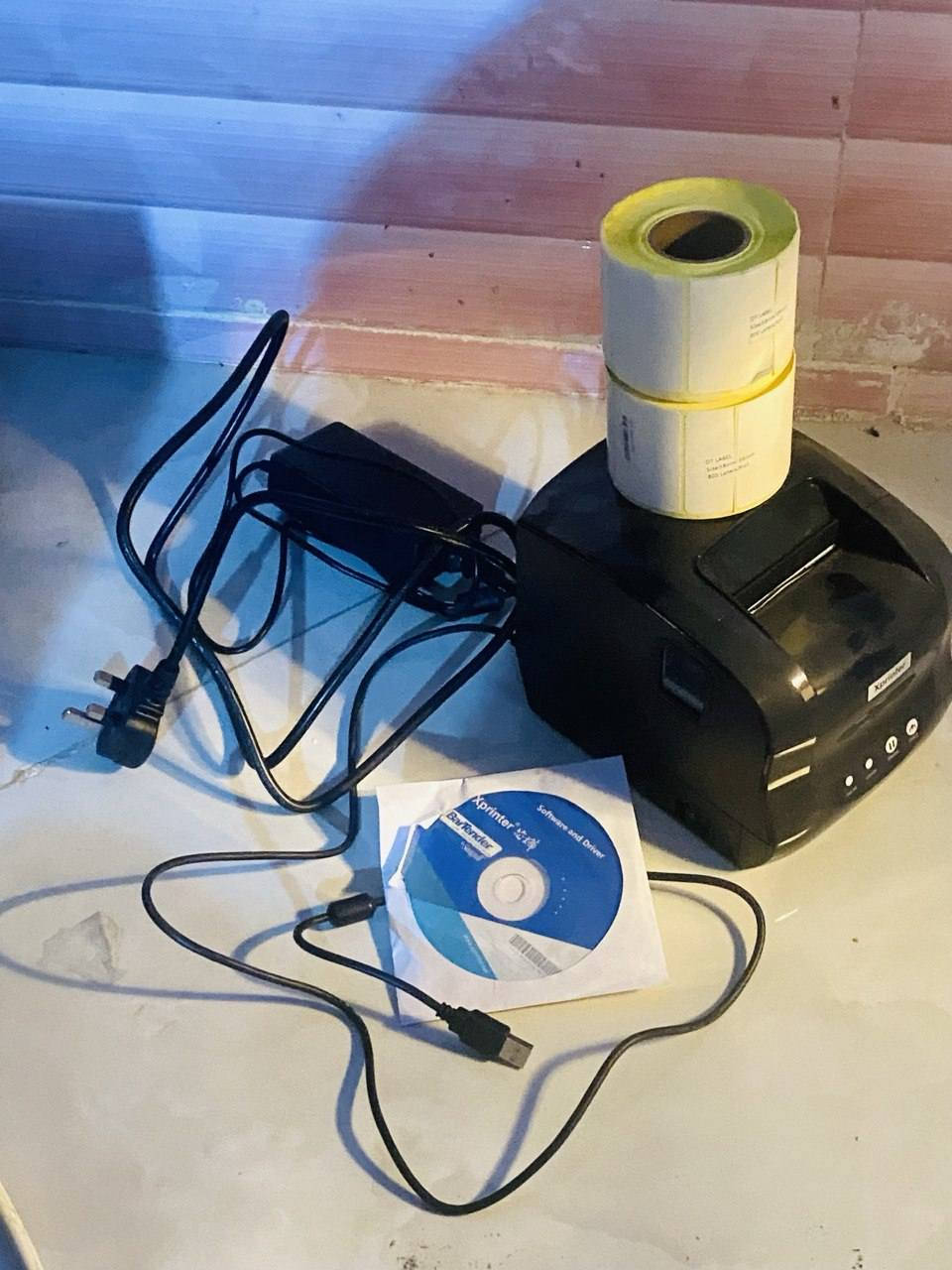 سلام عليكم اخوان 
طابعه ستيكرات كامله مع سيت رول ستيكر
مع القرص والمحوله كامله جديد غير مستخدم فقط مفحوصه 
السعر ١٣٠ 
مكاني كربلاء وعندي توصيل


**إذا كنت صاحب هذا الإعلان وتريد حذفه لأي سبب، رجاءا أرسل رسالة إلى الدعم الفني**