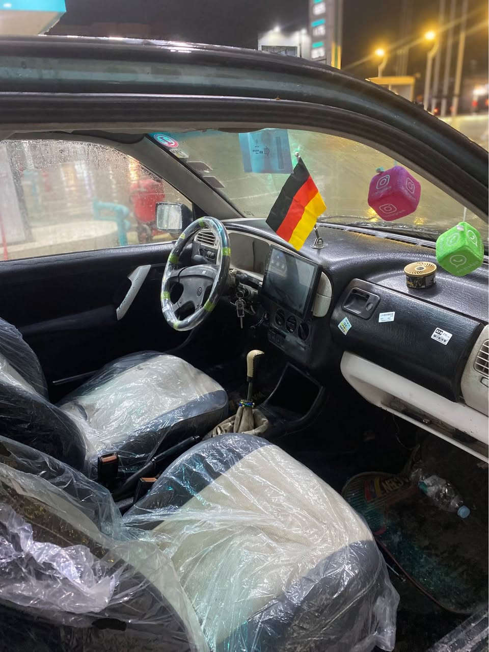 سڵاو هاوڕێیان 
GOLF MK3
1995
سەیارەکە جاهیزە و ماڵی خۆمە ئی مەعرەز نیە.!
مەکینە ٥ بزمار ٦ گێڕ زۆر مەرغوبە
گێڕ و مەکینەی بەشەرت
پێشو پشتی کەپس مووس و بڕاوە و وەرگەڕا و بەشەرت
تازە بۆیاخم کردوە پۆڵیش نەکراوە🆕
کلاجی تازەیە ڕۆن و پلاک و کابرێتەر و🆗
دەکشنم لۆک سەرخستوە🆙
زۆر زۆر کەم بەنزین ئەخوات🚱
تاقمێک تایەو ویلی سپۆڕتی لەسەرە🛞
کارە بای کامل مەز بووتە🔋
 ئاوێنە کارەبا ✅
فڵچە Auto 🔛
گڵۆپی ناوەکەی 💡
شاشە ئایپاد💻
ناو گێچ 🔖
کامل ئیش ئەکات✔️
کارەبایاتی سڵایدەکەی 🔝
دارو بەردی ئیش ئەکا☑️
هەتا هیتەری سەر جامی دواوەش ئیش ئەکات➰
کوشن و داشبڵ و ناوو داخلی زۆر جوانە🔰
زۆرمەزبوتە و جاهیزە تێر مەسرەفە سەیارەکە 
سەنەوی ئەوەلیات پاکانەی بۆ کراوە کامل بەشەرت.✅
زۆر لێی بێمنەتم وەرە بەدڵی خۆو فەحسی کە!!
سعرەکەشی.25💵گەڵاو معامەلە
……(ڕەحمەتی خواو لێبێت موشتەری وەرە سێری کە بچوکیت ئەکەم  بەچات معامە لەناکرێت)
ژم:*********** السليمانية, العراق
