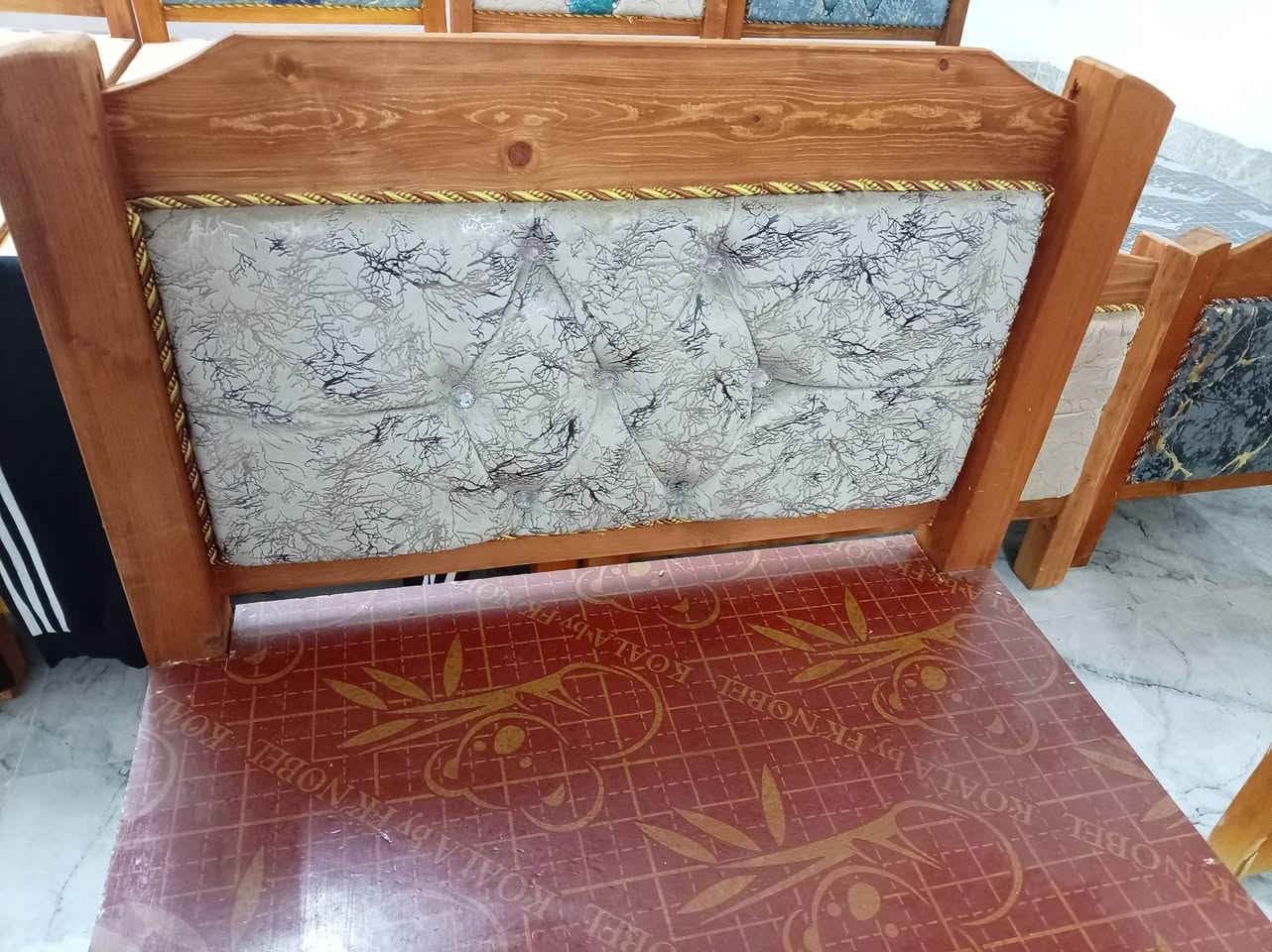 السلام عليكم

 وجبة جديدة من التختات 
ثقيل شرط خشب عراقي 
العنوان
ناحية الشورة
السعر 60 
***********
