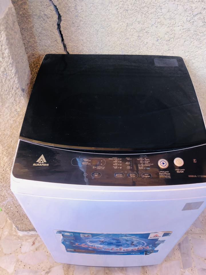 السلام عليكم للبيع غساله الحافظ ١٢ كيلو براد ماء شغال حار وبارد ونظيف كلش السعر٢٥٠وبيهن مجال الشراي يتصل ***********
