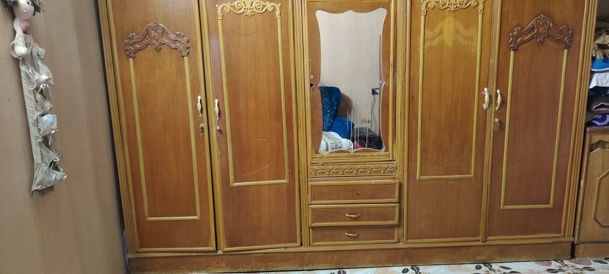 سلام عليكم عندي كنتور للبيع صاج 5 أبواب و 3 جرارات و مرايا صارله عندي 3 سنين كلشي مابي سعره 250 المكان البلديات دور العمال


**إذا كنت صاحب هذا الإعلان وتريد حذفه لأي سبب، رجاءا أرسل رسالة إلى الدعم الفني**