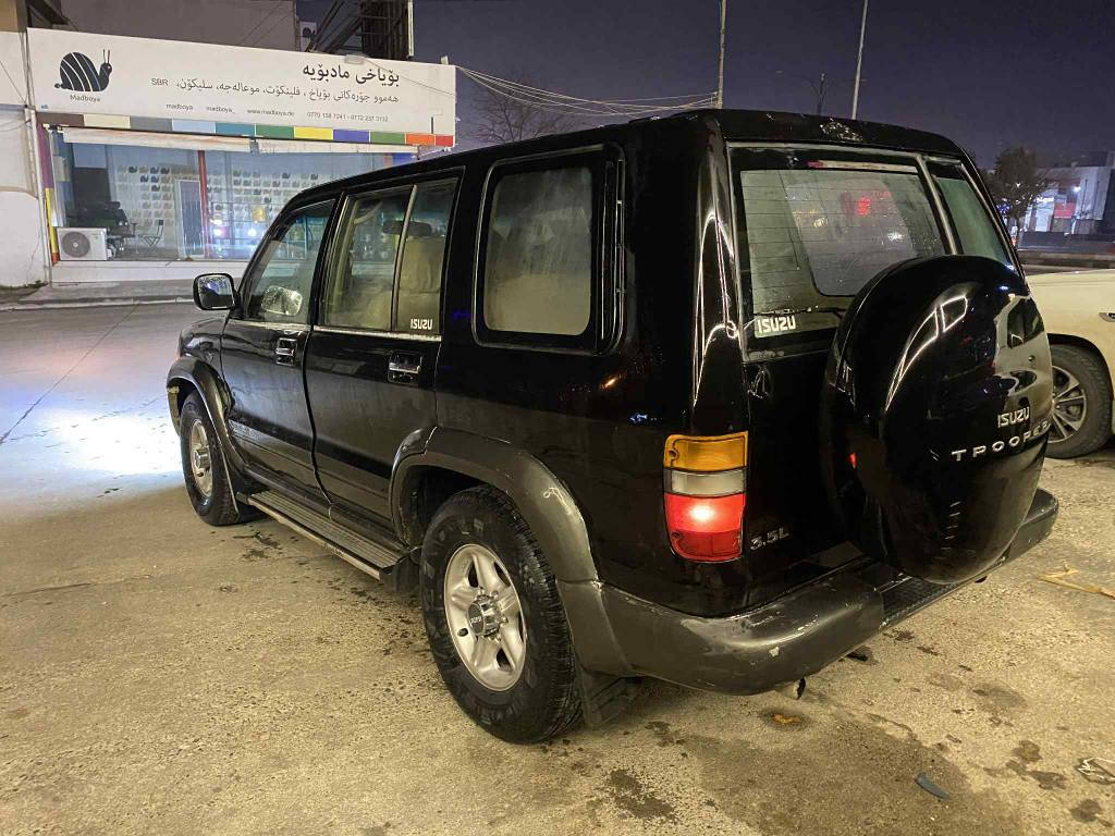 ئەسۆزۆ 2000ئۆتۆماتیک تەحویل ئەسلی ناوزەرد دەبل ئێرباگ دژە خلیسک تراکشن تەبرید ساردو گەرم 
تەحدی سورعە مەکینە3.5لیتر بلاجکتۆر استراد خاص ویل کەپ زینۆن دەبڵ گێچ کارەبای مەزبوت چوار جام کارەبای ئاوێنە کارەبای بێ بۆیاخ بێ دەعم تەنها سەقفی گەر بوە
هیچی پێوەنیە سەنەوی بەسەر جوە ژینگەی دراوە 
گێڕ مەکینە تەقەو رەقە تەبرید بەشەرت پێشوو دوای تازە داگیراوە لۆک لۆکە ٢٨٠هەزاری حەقیقی رۆشتوە فول مواسەفاتە 
سعری 60$گەڵاو مەعامەلە شوێن سلێمانی
*********** السليمانية, العراق
