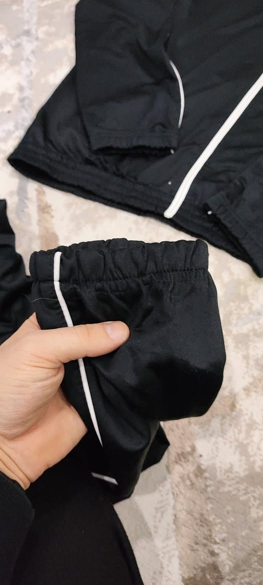 Lotto ✔️✔️
باله اوربي اوريجنال %100
نظافة %100
L القياس 
60cm عرض الصدر 
72cm الطول 
104cm طول البنطرون 
يتوفر توصيل 6 الاف لجميع محافظات العراق 🚙


**إذا كنت صاحب هذا الإعلان وتريد حذفه لأي سبب، رجاءا أرسل رسالة إلى الدعم الفني**