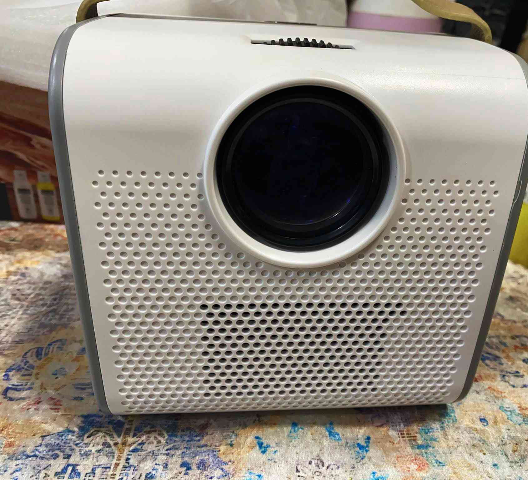 سلام عليكم متوفر  داتا شو تشغل على النت وعلى البلوتوث وعلى UBS تشتغل على الكهرباء   بس مااعرف بيها  خلي سعرك وبالعافية


**إذا كنت صاحب هذا الإعلان وتريد حذفه لأي سبب، رجاءا أرسل رسالة إلى الدعم الفني**