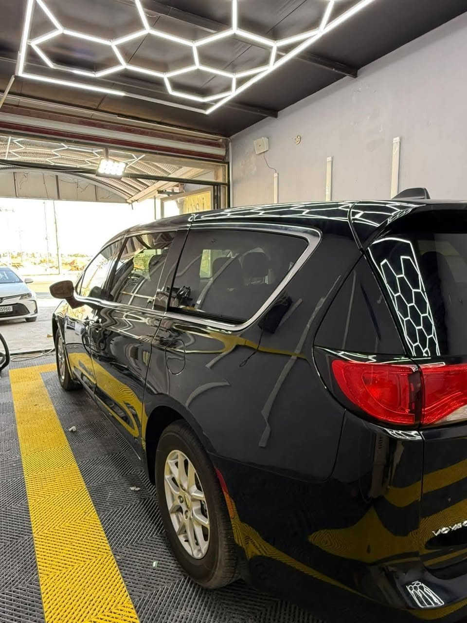 السلام عليكم بيع أو مراوس كرايسر  24 ماشيه حاليا 10 الف ميل حره بدون رقم محرك 3600 صور حادثه بل منشور تبديل جاملغ وصبغ باب سائق ٦ اسلندر ٧ راكب مكان السياره الديوانية السعر 225 ورقه وبيه مجال وللاستفسار الاتصال *********** مكاني الديوانيه
