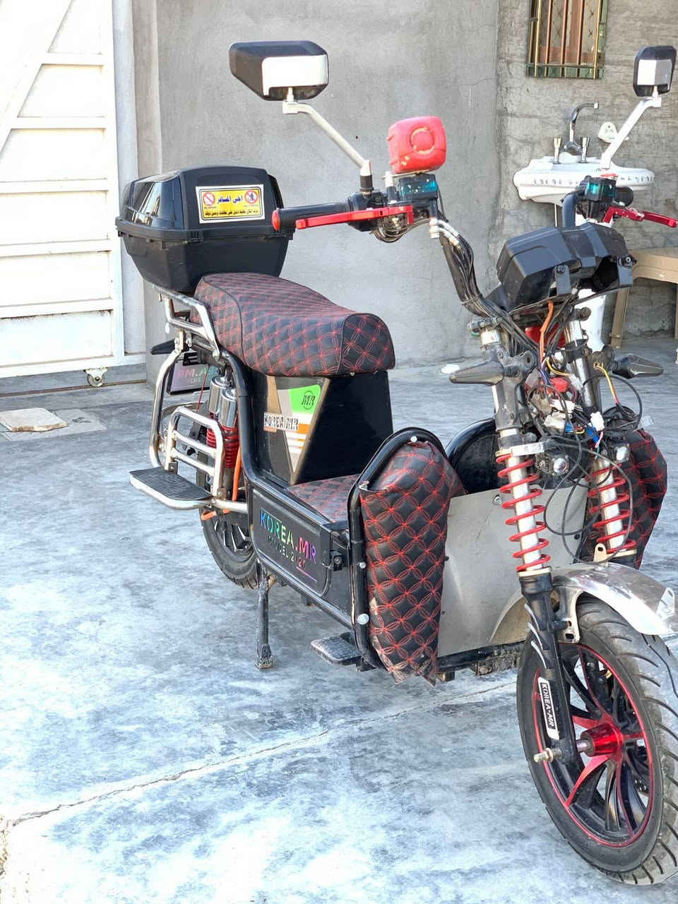 السلام عليكم دراجة شحن البيع دراجة مكفوله من كلشي بيه نقص واحد لايت امامي البطاريه عدد سته الفولطيه 32 ملف 3000 الدراجه جديده مستخدمه شهر واحد السعر 
 خاص***********
