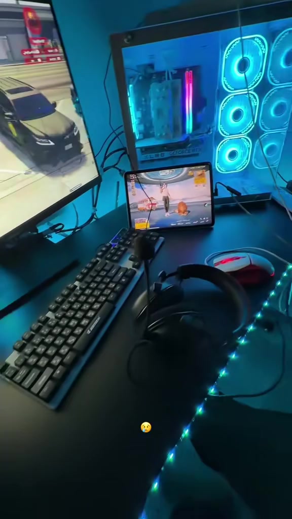 سلام عليكم تجميعه للبيع شاشه وتجميعه سعرهن مليون وربع وبيهن مجال مكان بغداد الرقم ***********
