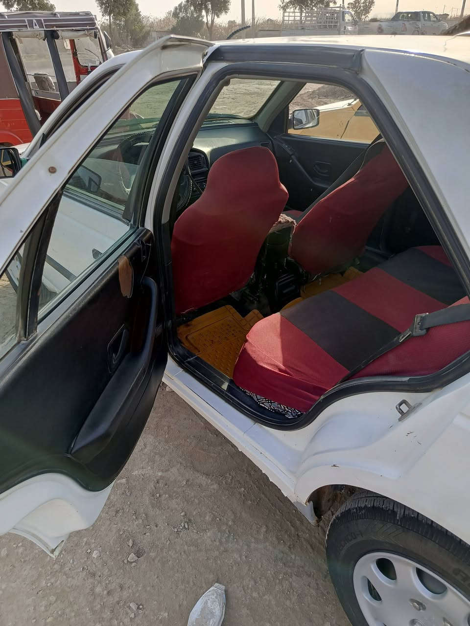 سلام عليكم  للبيع بيجو 405 موديل 2012 سياره جديدة 
وخير من مكينته 2000 فرنسي مرقوب  كهربائيات كولهه شغال دواخلهه جدد  رقم واسط انكليزي الاستفسار  ***********
