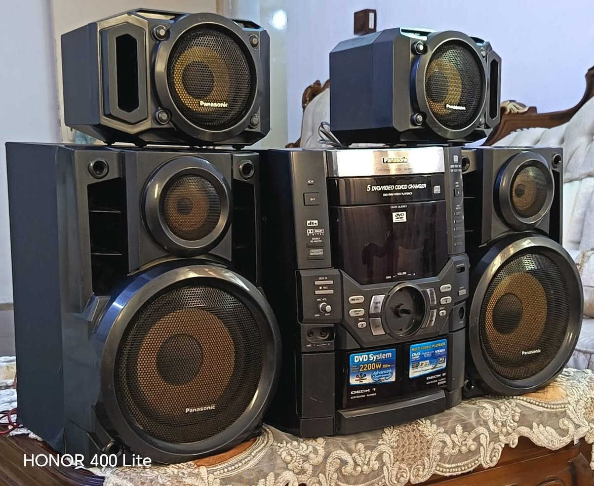 مسجل بانسونيك دبل كاسيت مع ٤ سماعات اخو الجديد ما اعرف اشغلة الله شاهد ابيع هالموجود تاخذة وتروح السعر ٥٠ المكان بغداد البياع 
المواصفات
  Panasonic SA-VK70D
_  مبدل أقراص 5 DVD/CD
_ AUX
_ قوة النظام  2200 واط


**إذا كنت صاحب هذا الإعلان وتريد حذفه لأي سبب، رجاءا أرسل رسالة إلى الدعم الفني**