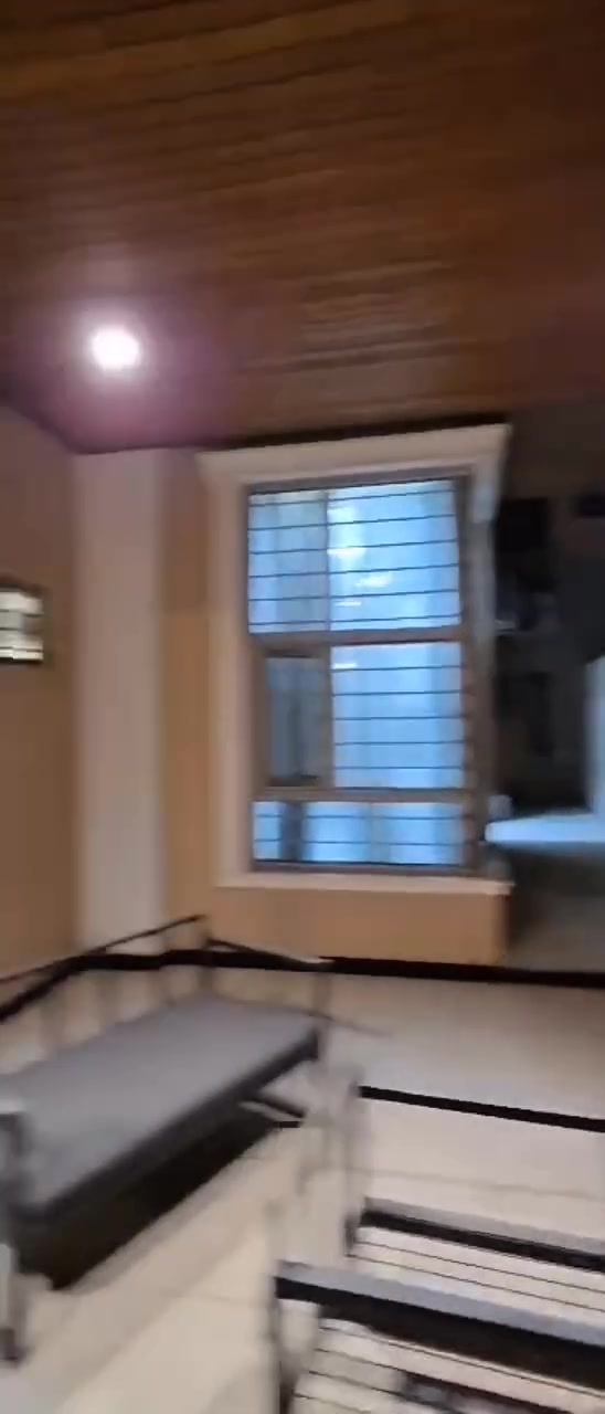 🏡 فرصة مميزة للبيع  مع الأثاث الكامل | تبارك العقارية 🏡
📍 شط العرب – مجمع النرجس السكني
✨ فئة C | الزون الأول
🚘 شارع 12 متر نافذ من شارع 20 متر – مجاور الركن 
📏 مساحة الدار: 250 متر مربع
🔹 تفاصيل الدار: 🛏️ 3 غرف نوم واسعة
🛋️ صالة معيشة رحبة بتصميم عصري
🚪 استقبال أنيق للضيوف
🍳 مطبخ مجهز بمساحة مريحة
🚿 3 مجموعات صحية حديثة
🧺 لوندري مستقل
🚗 كراج يتسع لسيارة مع سقيفة
🌳 حديقة جميلة وجلسة خارجية مريحة
✨ الدار مؤثثة بالكامل وجاهزة للسكن مباشرة
💰 سعر البيع: 535 مليون دينار
📞 للاستفسار والتواصل: ***********

♤ تبارك العقارية
