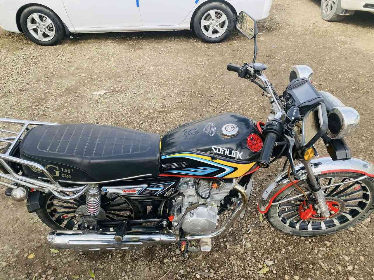 سلام عليكم دراجه للبيع موديل 24 مكفول كفاله عامه أوراق كارتوني محرك مامدود عليه  اسبانه السعر 680 وبيه مجال حك الجيه مكاني ديالى الخالص هبهب وهذا رقمي ***********
