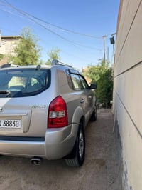 توسان ٢٠٠٩ • رقم بغداد • فتحة سقف
