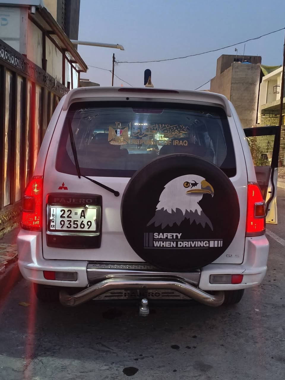 سلام عليكم 
باجيرو 2004
رقم إنكليزي 
محرك وكير مكفول 
مراوس بسني 
 
رقم ***********
