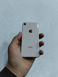 ايفون 8 ذاكرة 64 سعررر  85 الف 07712306761
