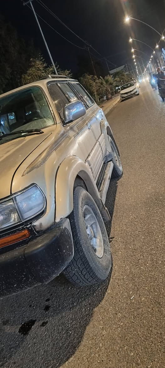 سلام عليكم لاند كروز لكزز موديل 1996 محرك 4500 كير أوتوماتيك رقم بغداد دولي بسمي تحويل مباشر اي استفسار اتصل ***********
