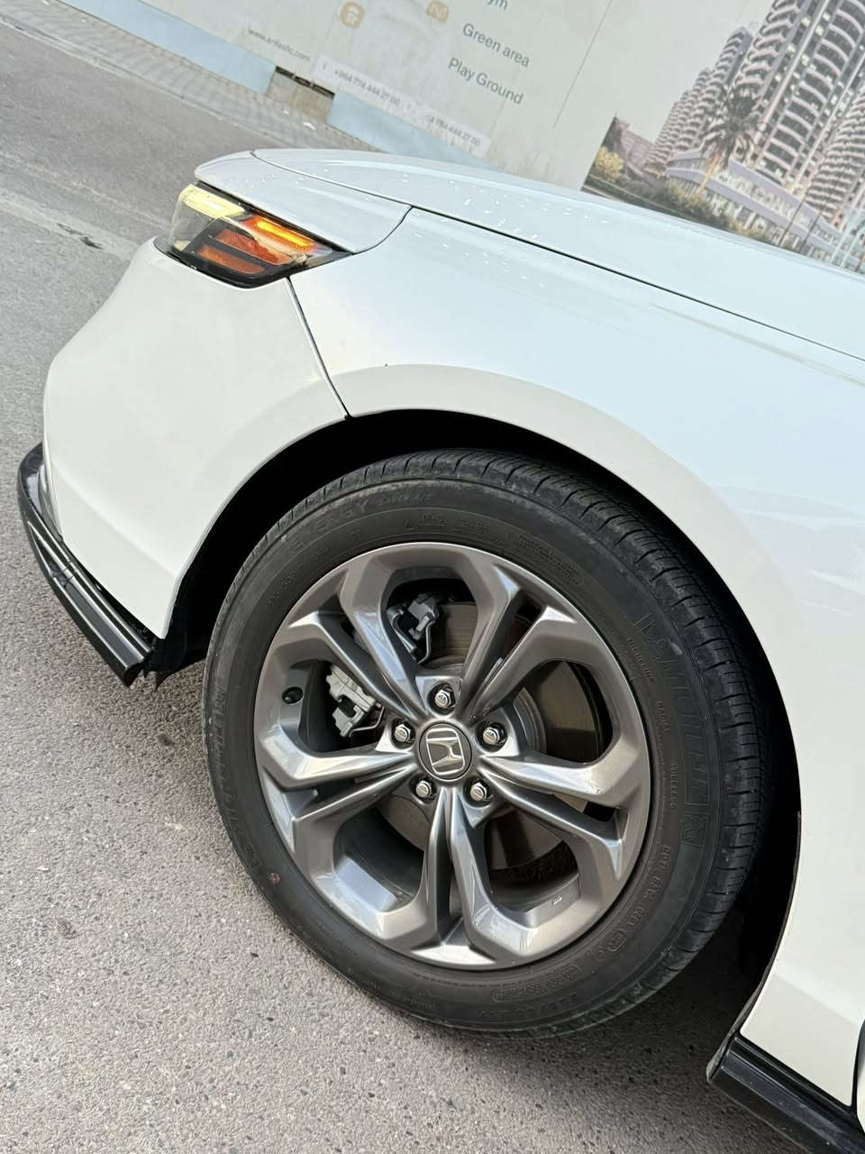 السلام عليكم ...

شباب اليدور فوووول ومناسب 👇

هوندا أكورد 2024 (تورنك / فل كامل / 2.0 هايبرد) 🚗  🔥 أعلى فئة 🔥

• محرك 2.0 هايبرد (بنزين + كهرباء) 

• شاشة كبيرة + Apple CarPlay & Android Auto

• نظام صوتي Boos 🔊

• فتحة سقف 🌤

• مقاعد تدفئة وتبريد امامي + الخلفي تدفئة 

• تحكم كهربائي بالمقاعد + ميموري للسائق

• تشغيل بصمة + دخول ذكي (بصمة أبواب)

• رادار أمامي + رادار جانبي +رادار خلفي 

•كاميرا خلفية متعددة الزوايا 

• حساسات أمامي وخلفي + • شحن لاسلكي 📱

• إضاءة LED أمامي وخلفي

📊 الممشى: 75 ألف م

💰 السعر: 210 $ وبيها مجال

‏ملاحظة ويل تورنك موجود الي يريدة 

***********📞

📍 بغداد / حي الخضراء
