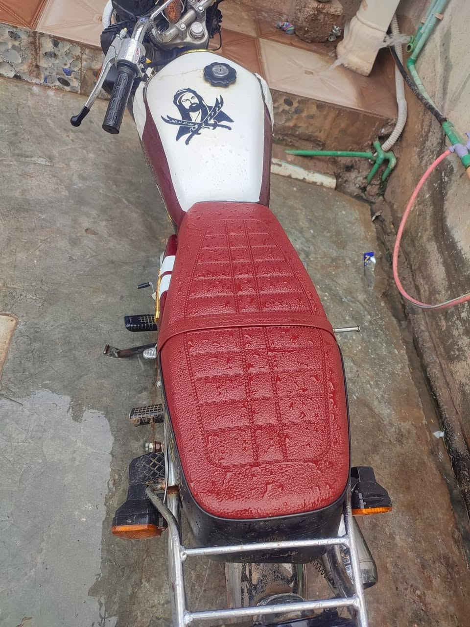 سلام عليكم دراجه للبيع مديل23 اوراق بيها محرك ما مفتوح لاصرف لابخار كهربائيات شغاله تايرات جدد شلعه ومعدل فول مكاني جلولاء
 السعر420بيها مجال بسيط 
***********
