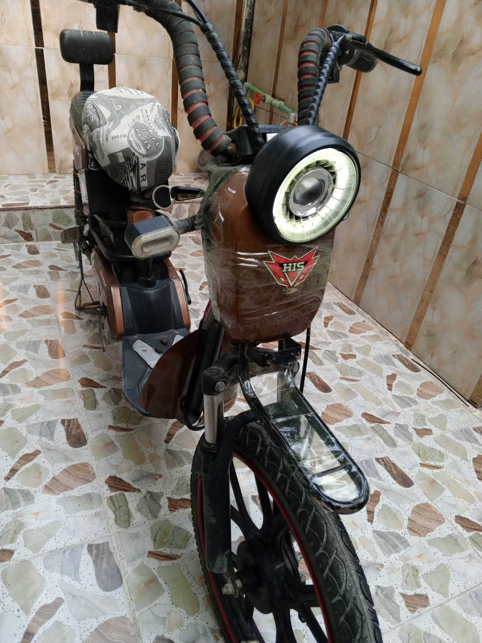 سلام عليكم باسكل شحن موديل 2024 حجم 20 ملف 800 اربع بطاريات سرعه 50 حقيقي السعر 150 وبيها مجال للستفسار ***********6
