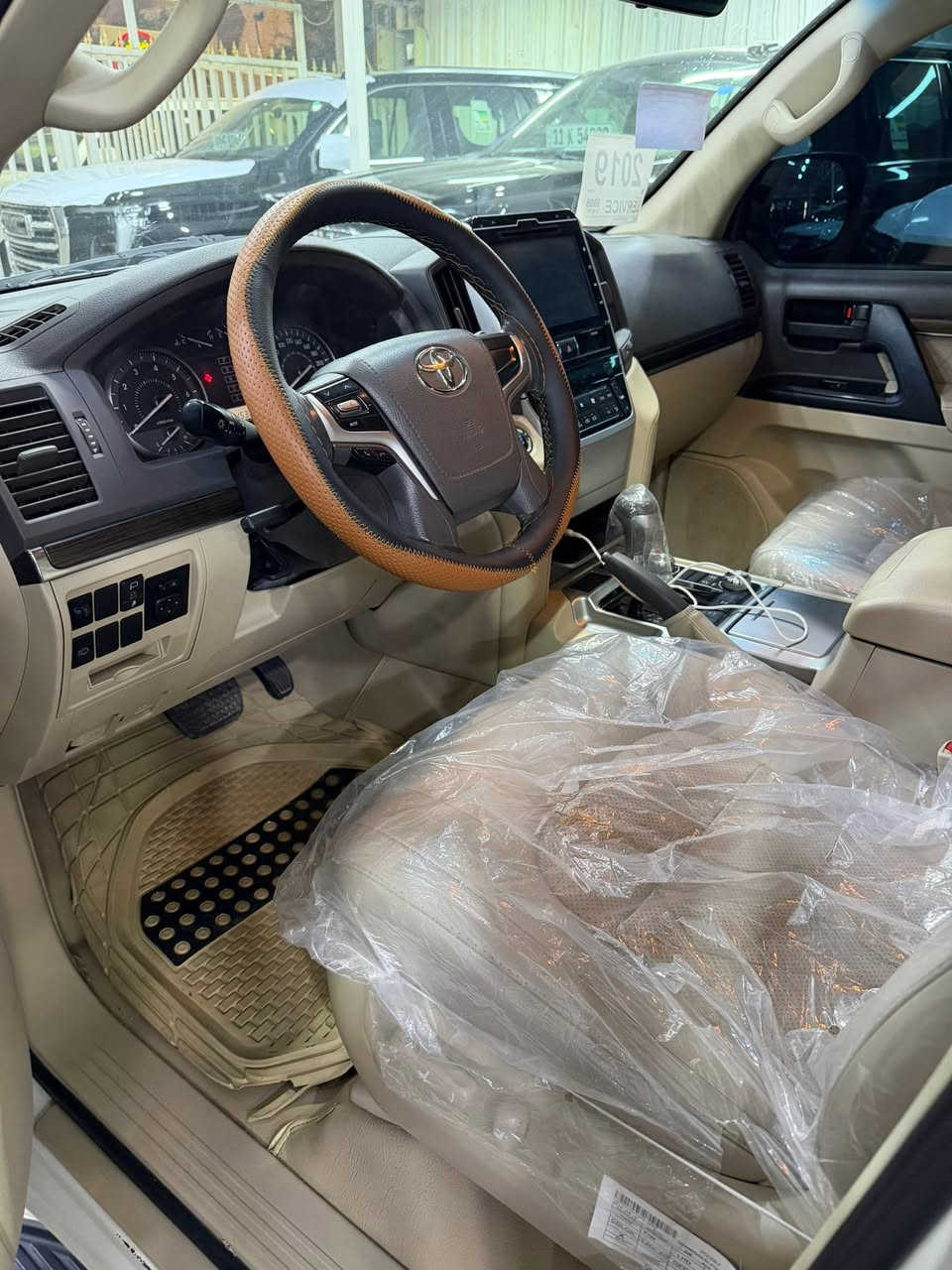 لاندكروز ٦ سلندر
موديل ٢٠١٩ 
فول مواصفات
مكفوله كفاله عامه 
ماشيه ٧٠ الف كيلو 
السعر ٤٥٥ ورقه 
مكاني بغداد للتواصل ***********
