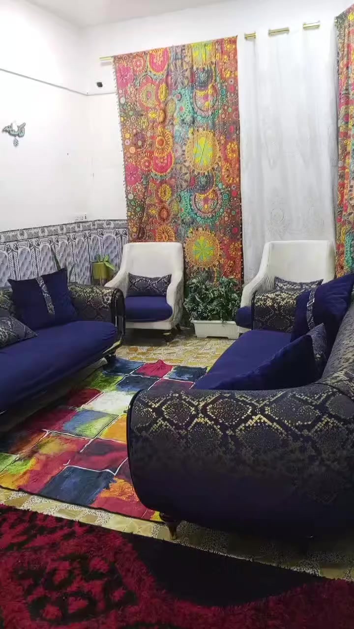 السلام عليكم تخم تركي ثقيل تكمه8مقاعد للبيع ميز طعام اربع كراسي مكان بغداد الدورة شارع ستين ***********
