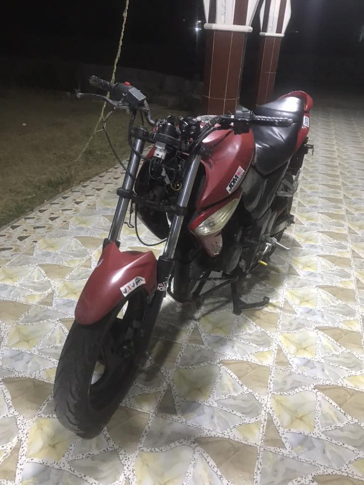 سايم بطح ٢٠٠ رياضي كلشي شغال وبي ضوه امامي قوي
 خفاش مكمرك وضايع كمركه ابيع بدون اوراق وكفل  
للبيع او مراوس بستوته فقط  
لشراي يتصل  ***********
غير متواجد عل فيس يعني لاتعلق عندك شي رمش واني اتصل
