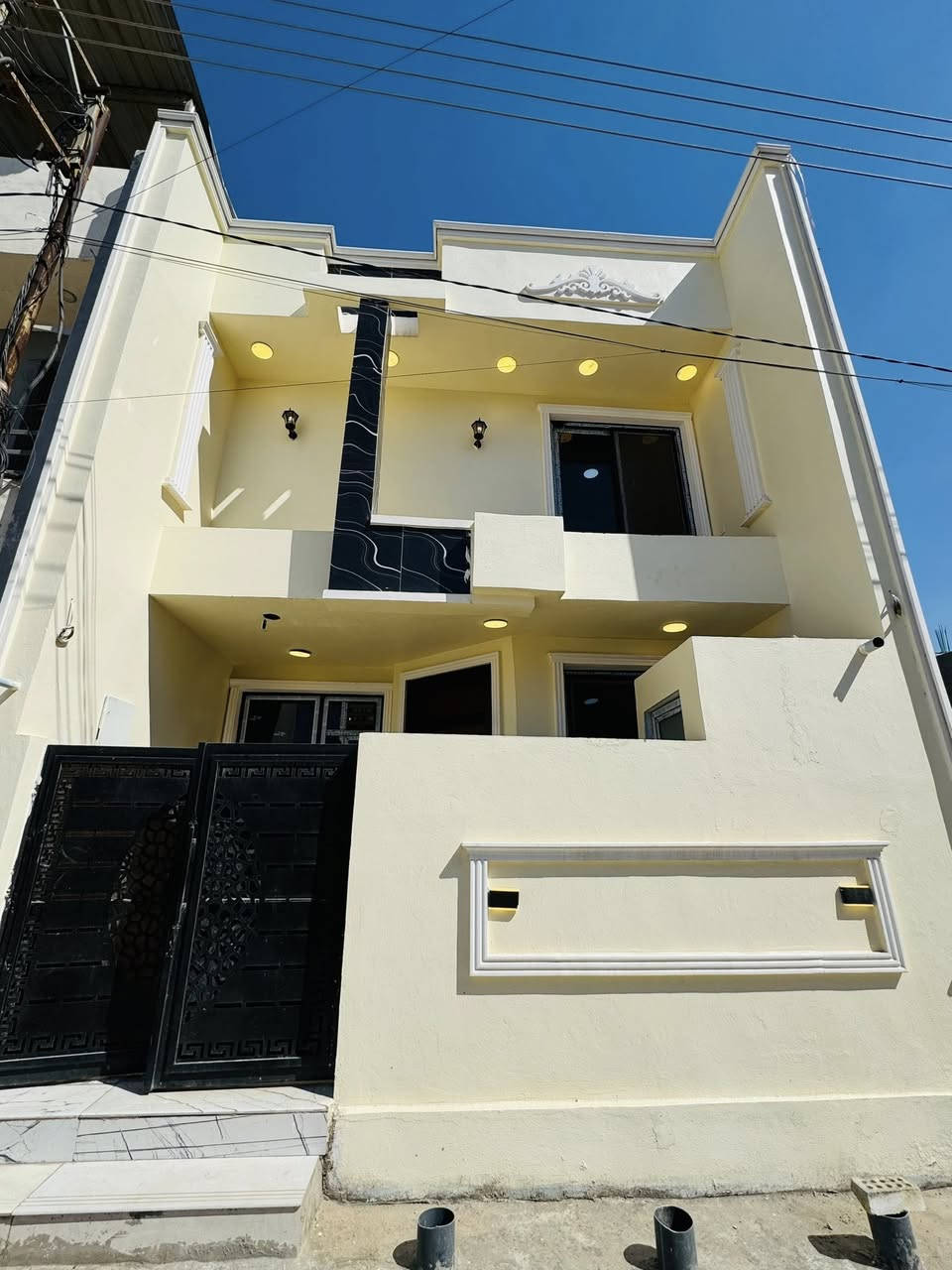 #السلام_عليكم 
🏠#دار_للبيع   100متر واجهيه 6،25متر نزال 16متر
 بناء طابق ونص حديث 
يحتوي البيت. ع[2غرف نوم -استقبال -صحيات عدد 3- صالة- ومطبخ] البيت شغل درجة اولى 
مع كامل الخدمات
🔴ملاحضه البيت جاهز للسكن 🔑
⬅️نوع العقار  طابو زراعي سند 25 اقرار محكمه 
⬅️العنوان #بغداد_الدوره_البوعيثه   
مجمع العدل الثاني 
🔴للاستفسار  خاص او الاتصال ع الرقم 
🔴ملاحظه البيت سعره كلش مناسب 
 ☎️***********
☎️***********
