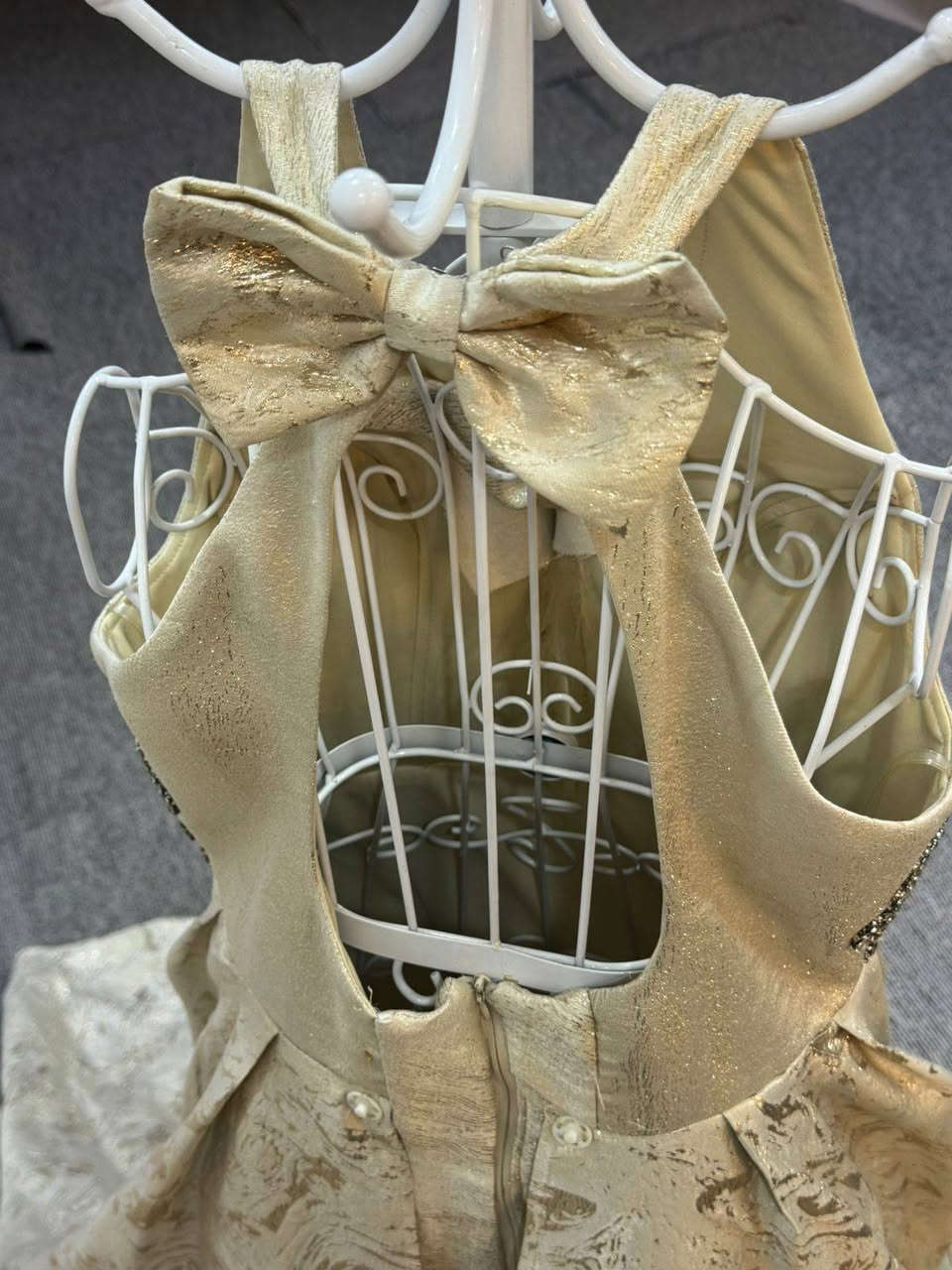 بدلات لون وردي فاتح
وذهبي فاتح 
قياس 40 ويلبس 42
ماخذتو ب 300 الواحد من ازياء  لبنان 
أريد سعر البيع الويحد ب 70 ألف
نظافه فول فول مرة فقط ملبوس كل فستان
موصل


**إذا كنت صاحب هذا الإعلان وتريد حذفه لأي سبب، رجاءا أرسل رسالة إلى الدعم الفني**