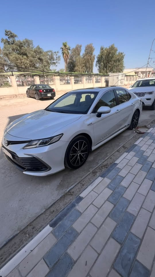 كامري GLE موديل 2023 هايبرد
السياره خليجي ماشيه 48000 الف 
بيها ضرر بالباب الخلفي موضح بالصور وجامغ بارد وتكحيل كارت جنطه بيها شبر بارد وتكحيل بسيط 
هذا رقمي 
***********
 السعر 20700$
