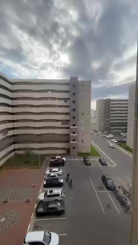 طابق ٥ بل B8 سعرها ١٧٠ مساحة ١٤٠ كاش
زيرو 

***********
