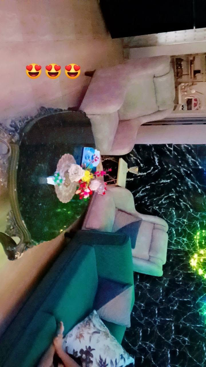 سلام وعليكم غراض اخو جديد اي ضرر ما كو  سعر لغرفه 400.  ست  سبع قطع  لتخم خمس قطع كلش جديد سعره 190.   لكاونتر 150.  لمبرده 40.   لمكيف طنين هوه ثلج كلش نضيف سعره 225    لغساله 50.     لطبله 30.   لبلازمه ام لنت 50.حجم 32.   لميز لطعم بدون كراسي 20.  مكاني بغداد جديده يم مطعم لدرويش   ***********. لثلاجه سعره 175.  كلش جديده تخبل
