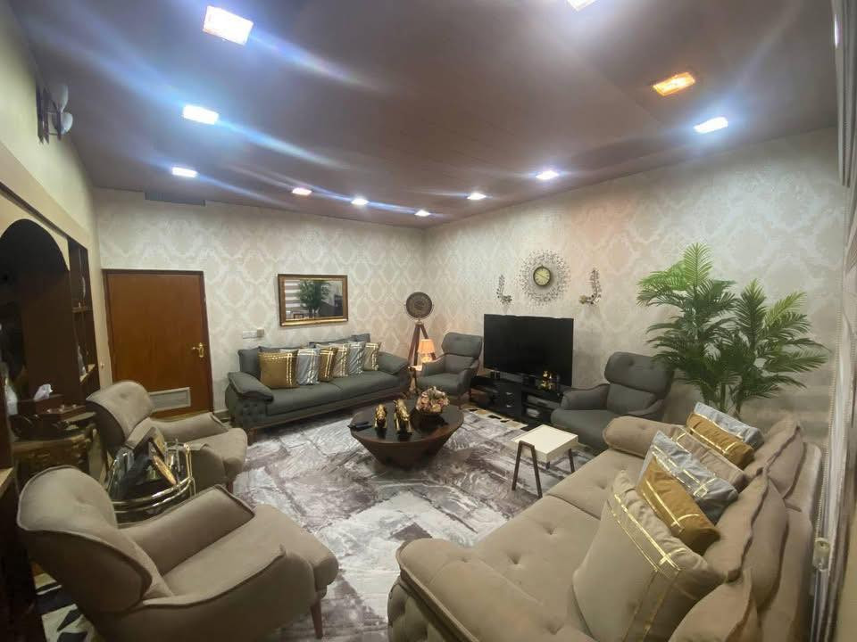 {عنوان الفخامه}
              { دار للعوائل الكبيره}

دار للبيع 400 متر واجه 20 متر طابقين طابو صرف موقع مميز جداً جداً 

محتويات البيت/ 

طابق الاول/ غرفتين نوم و هول و استقبال و مطبخ حار و بارد و مخزن و كراج و حديقه و بير ماء و نضام دكتات و منضومه كامرات مراقبه 

طابق الثاني/ 4 غرف نوم و هول و صحيات و مخزن 

الموقع/ واحد اذار قرب مول السلام

السعر/ اضغط الرابط https://t.me/AlFayslrealestate***********/2839   
__________

للاستفسار مراسله الصفحة على 
الرسائل الخاصه 

‌‎او الاتصال بالارقام⬇️📞 
***********
***********

او زيارة ⬇️⬇️⬇️

(( مكتب الفيصل))

📍 كركوك/ نهاية شارع القدس /
(مجمع فلوريا) قرب من مصرف اهلي العراقي 

او 
مشاهده صفحات المكتب على 

(فيسبوك) https://www.facebook.com/profile.php?id=100066592845440&mibextid=LQQJ4d

(تلكرام) https://t.me/AlFayslrealestate***********

(انستكرام) https://instagram.com/al_faisal.iq

 ___
‌‎🏡 الفيصل للعقار_AL FAYSAL 🏡
‏AL-FAYSAL (Real estate & Contracts)

* نستقبل جميع عروضاتكم السكنية 🏠 والتجارية 🏡 بكافة مناطق كركوك
