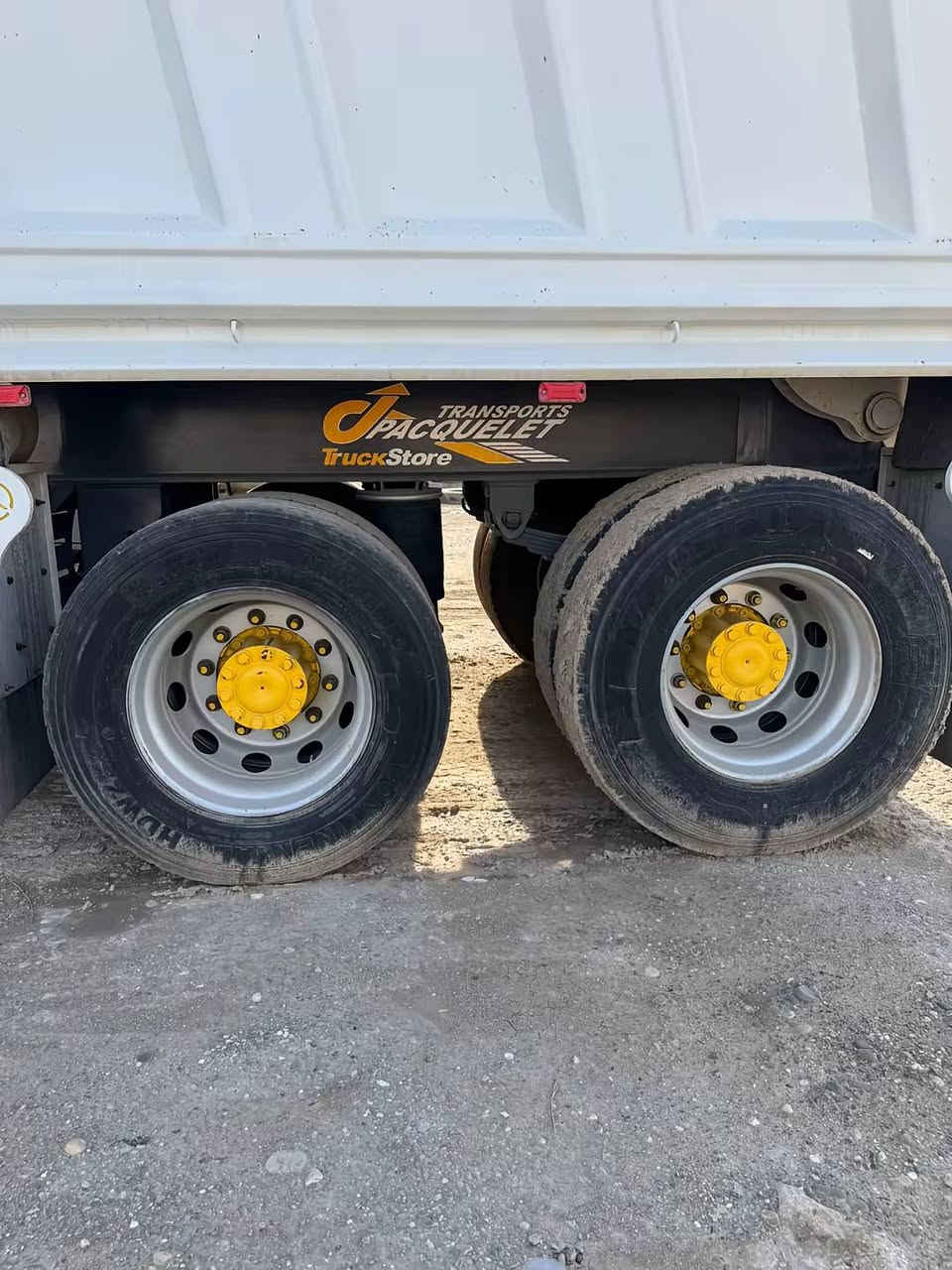 عربانه للبيع الطول 5ونص  تخم تاير
رقم وسنويا دهوك عربانه جديده الذرعه 12متر مكعب 
مكان الموصل دورة بغداد 
***********
***********
