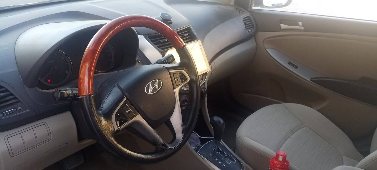 هونداي اكسنت 2015 خليجي موجودة في كربلاء فول بسمي موجودة في كربلاء محرك 1600 ماشيه 64 الف بيه صبغ دور الجاملغ الخلفي وشويه بالباب السعر 105 للاتصال *********** كربلاء, العراق
