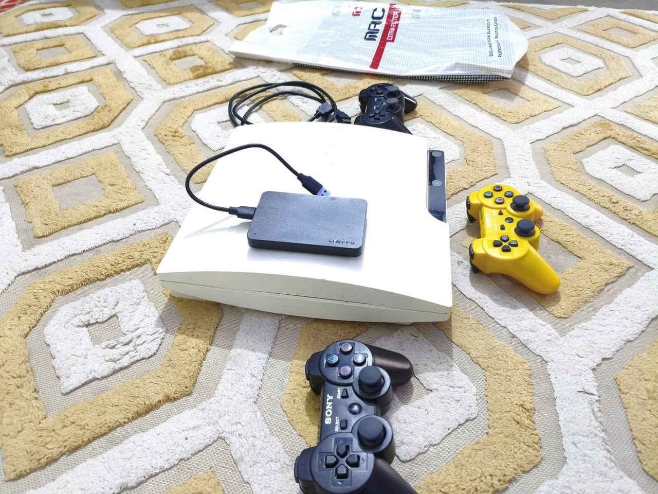 السلام عليكم ورحمة الله وبركاته للبيع بلي 3 سلم لون أبيض
الجهاز نظيف
يجي وياه 3 جوستك 
و هارد مال العاب قابل للزيادة
و كامل ملحقات الجهاز و كيبل HDMI 
الجهاز يحتوي على العاب قوية ،
جميع سلسلة اله الحرب و العاب قوية ثانية مثل ميتل گير و سبايدر مان و GTA5 و GTA سان أندرياس و غيرها...
نضام التهكير هو مولتي مان اسود يعني يشغل كل الالعاب بدون مشاكل مثل الشاشة السودا 
مشكلته ان كارتونته سيئة الحالة لان جانت بالمخزن
السعر ( 120 و بيه مجال بسيط )
مكاني بغداد العبيدي
رقمي ‏‪0777 480 5796‬‏
