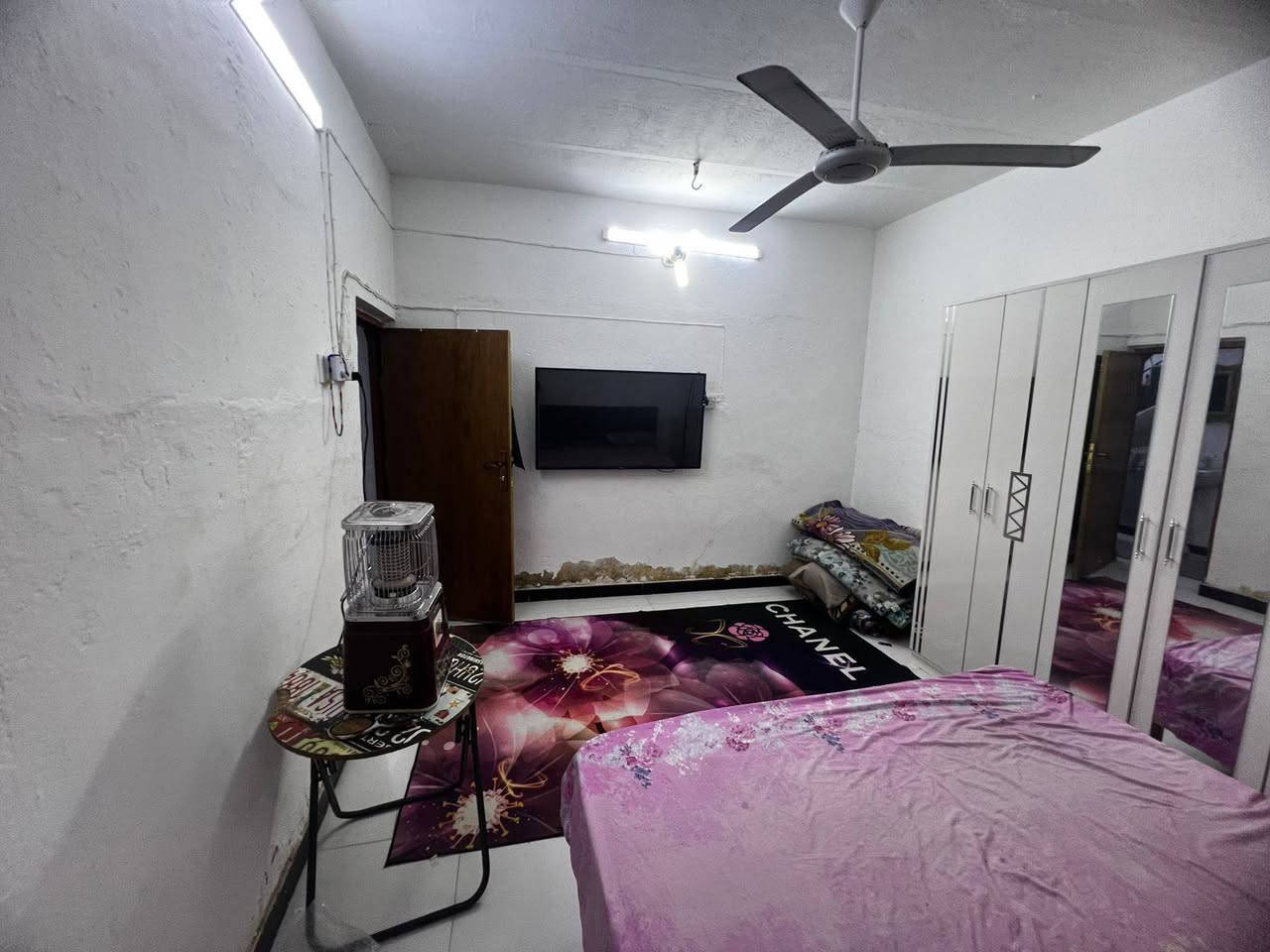 بيت للايجار
عنوان قطاع 28شارع السوق خلف سيد الاسعار 
يتكون من مطبخ 
من غرفتين نوم  
يتكون من طابقين 
حسب ماموضح بل صور 
الرقم والاستفسار ***********
***********
