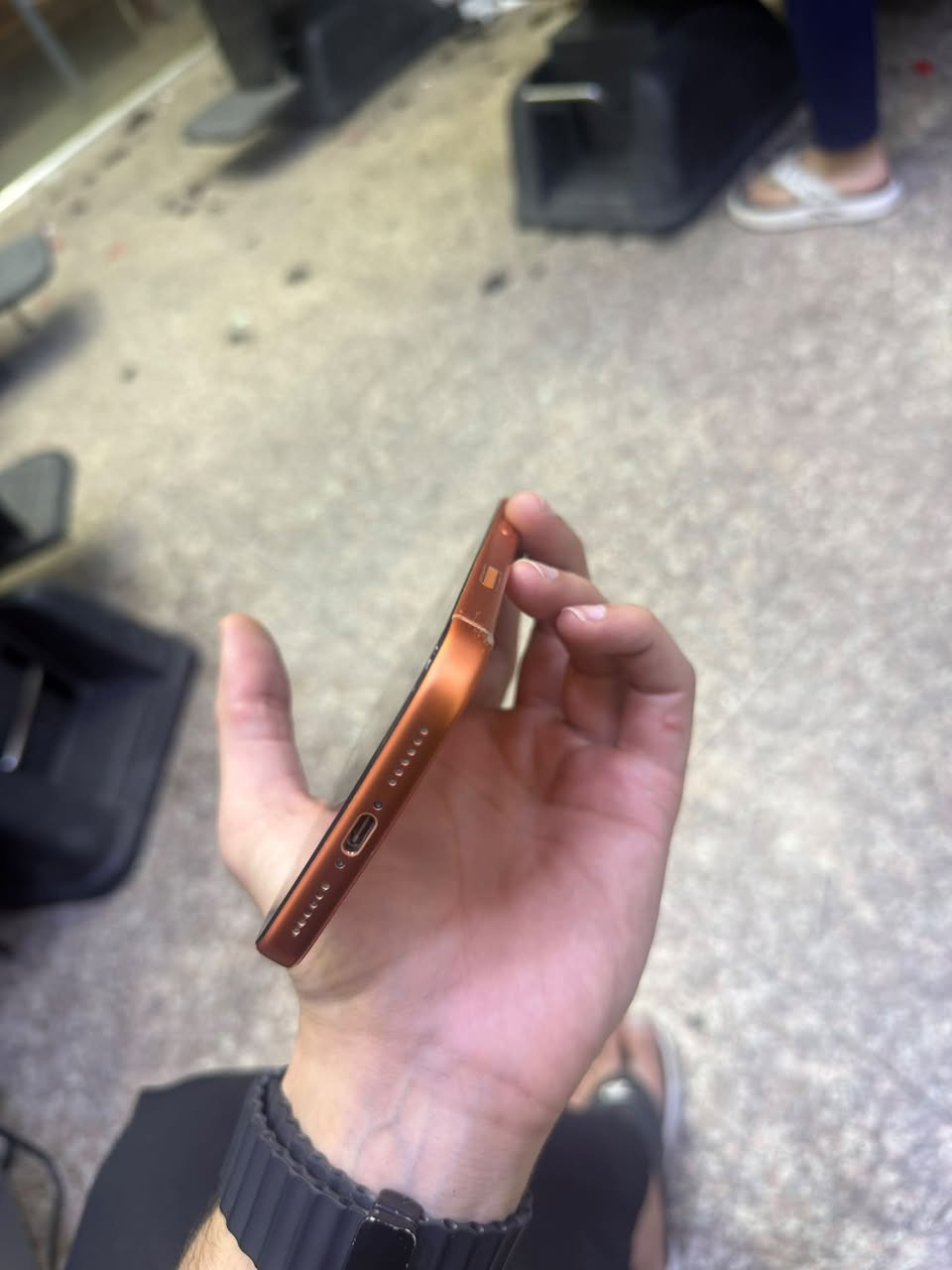ايفون 17 برو ماكس للبيع
بطاريه 100  بعده بصمان 
ابو شريحه لاصلي
شاشته مبدله اصليه شرط 
شاصي بي عواج قليل ما مبين 
لكارتون مو ماله  باقي جهاز كله كفاله و كله شغال ما بي اي عطل 
مكاني بصره مشراق لقديم و سعره 1450 و بي مجال
***********
