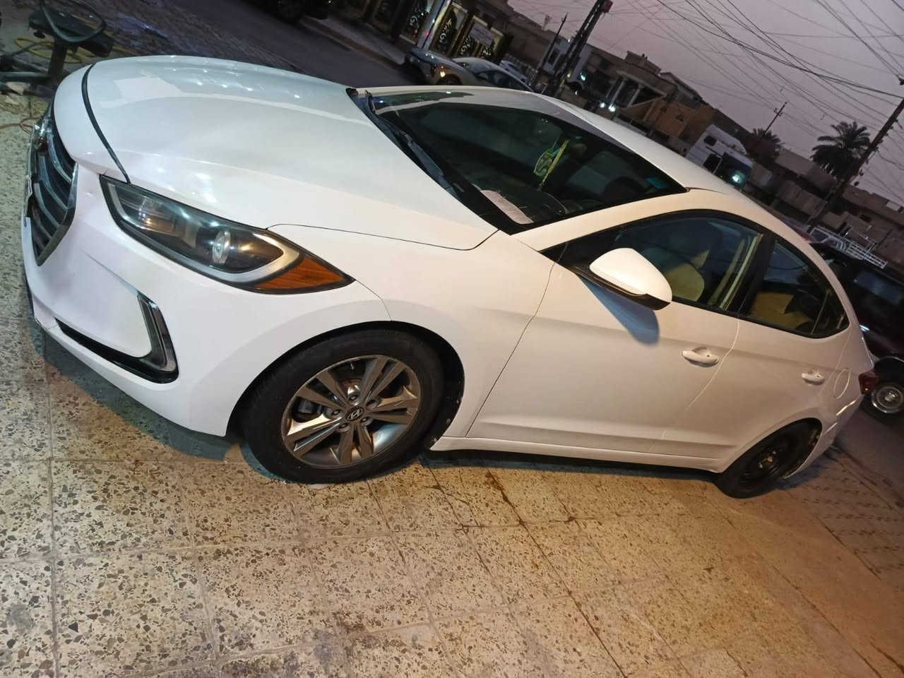 الانترا وارد أمريكي بدون حادث سياره جديده كير مكينه مكفول وسونار كدامك مكان السياره بغداد والسعر ١١٥ قفل وهذا رقمي ***********
