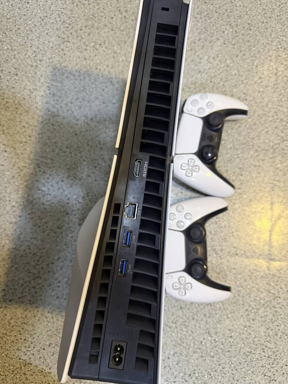 سلام عليكم بلي5 سلم نضافه مثل ماموضح بصور جديد مامفتوح برغي كارتونه ويا مع قاعده تبريد ويدات ثنين اصليات مع ubs اوف لاين بدون اقراص  العنوان البصره المعقل قرب مستشفئ الموانئ 

رقم الهاتف ‬*********** بي واتساب

السعر…700وبي مجال حك الجيه مستعجل ع بيعته
