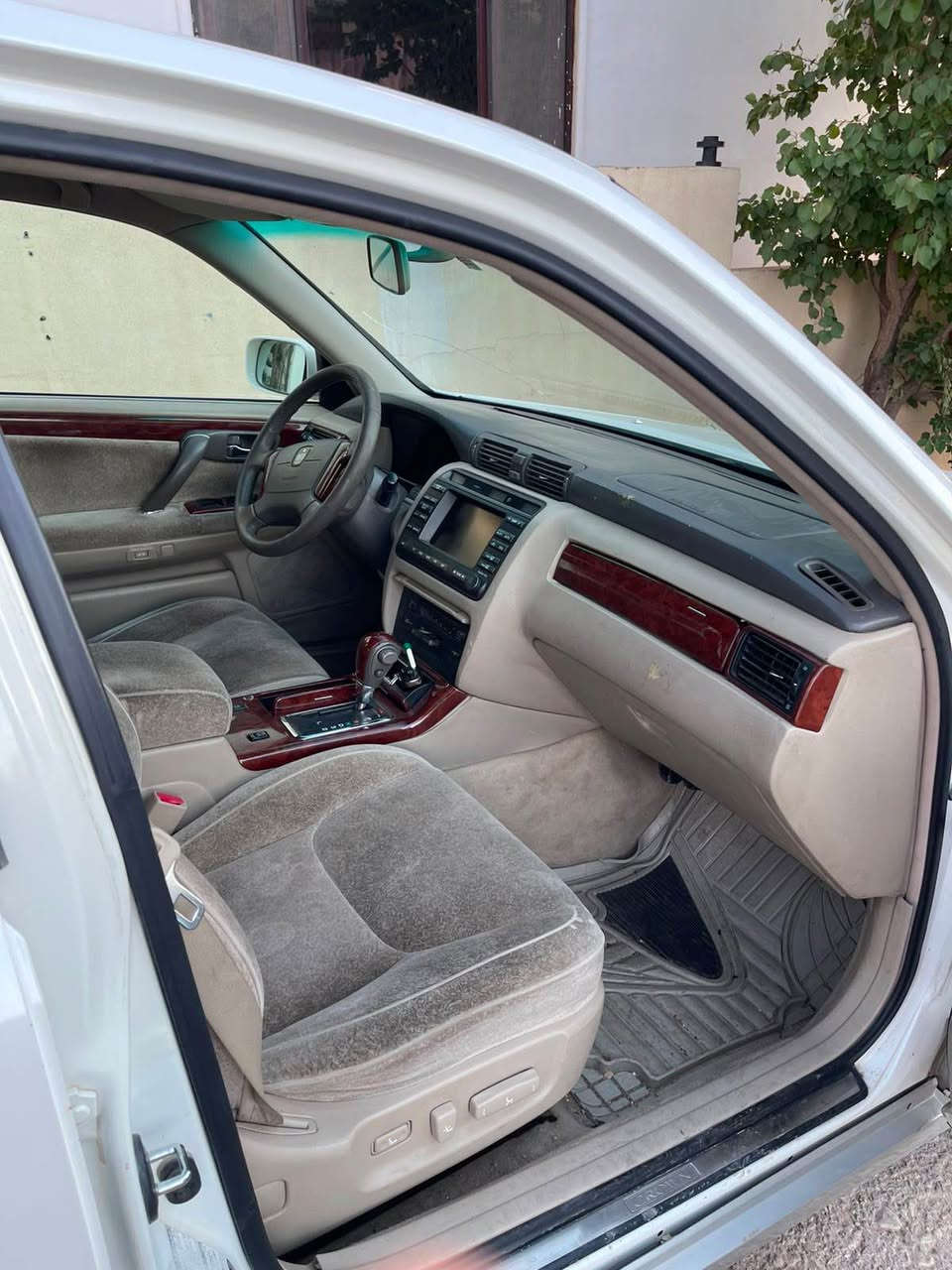 👑 بۆ فرۆشتن – تاجی تۆیۆتا ساڵی ٢٠٠١ “الملیکە” 👑

🚘 2001 تۆیۆتا کراون (الملیکە) – یەکێکە لە ئۆتۆمبێلە لوکس و بەهێزەکانی تۆیۆتا، بە ئاسوودەیی و سەقامگیری و متمانەپێکراوی ناسراوە.

✅ مۆدێل: ٢٠٠١
✅ بزوێنەر: 3.0L
✅ Drivetrain: 4WD
✅ گێڕ: ئۆتۆماتیکی
✅ ڕەنگ: سپی
✅ شوێن: هەولێر

تایبەتمەندیەکانی ئۆتۆمبێل:

✔️ بزوێنەرێکی بەهێز و کارایی نایاب
✔️ سواربوونی ئاسوودە و سەقامگیرییەکی بەرز
✔️ ناوەوەی لوکس و کوالێتی دروستکردنی ژاپۆنی
✔️ گونجاوە بۆ بەکارهێنانی ڕۆژانە و سەفەر
✔️ ئامادەیە بۆ لێخوڕین

💰 نرخ: 6,000$ (بەگفتوگۆ)

📍 شوێن: هەولێر

📲 پەیوەندیکردن لە ڕێگەی واتسئەپەوە:

***********

👑 للبيع – Toyota Crown “المليكة” 2001 👑

🚘 Toyota Crown 2001 (المليكة) – من أفخم وأقوى سيارات تويوتا، معروفة بالراحة، والثبات، والاعتمادية.

✅ موديل: 2001
✅ المحرك: 3.0 لتر
✅ نظام الدفع: رباعي (4WD)
✅ ناقل الحركة: أوتوماتيك
✅ اللون: أبيض
✅ الموقع: أربيل

مميزات السيارة:
✔️ محرك قوي وأداء ممتاز
✔️ قيادة مريحة وثبات عالي
✔️ داخلية فاخرة وجودة تصنيع يابانية
✔️ مناسبة للاستخدام اليومي والسفر
✔️ جاهزة للاستخدام

💰 السعر: 6,000 دولار (قابل للتفاوض بالمعقول)

📍 الموقع: أربيل

📲 للتواصل عبر WhatsApp:
***********

كلمات للبحث:
Toyota Crown, Crown 2001, Toyota Crown 3.0, Crown 4WD, تويوتا كراون, كراون, المليكة, تاج الملكة, سيارة يابانية. أربيل, العراق
