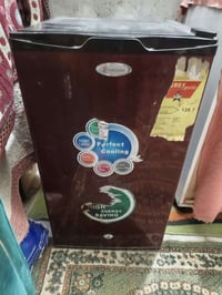 ثلاجه ٥قدم • نضيفه • شغالة