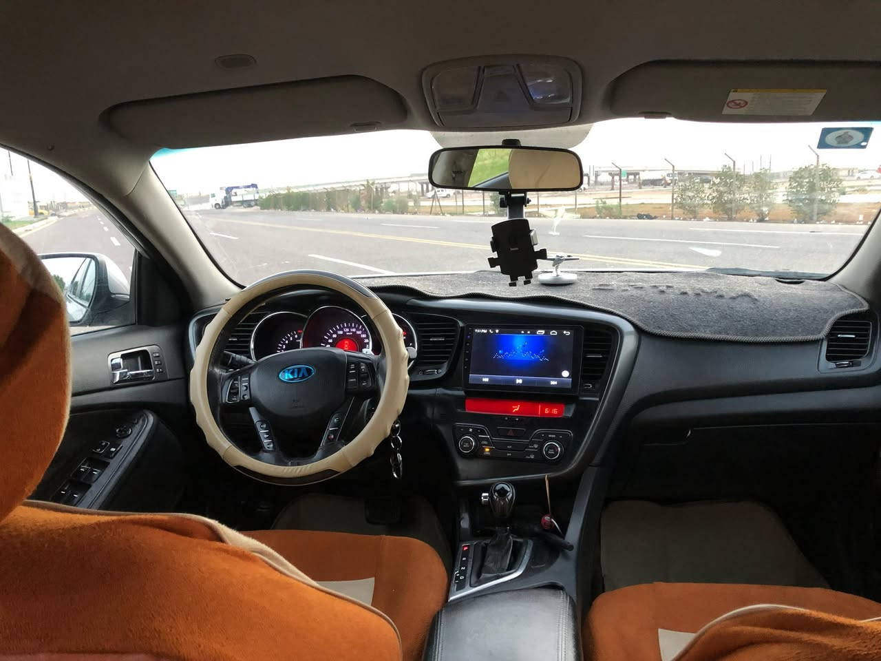 كيا اوبتما خليجي موديل ٢٠١٣ 
سياره باسمي مكينه ٢٠٠٠ دوش 
سياره حداديه تخم تاير  تبريد سياره جاهزه مابيها نقص برغي جديده بيها بارده بعلامه الصندوق لخلفي 
مابيها اي تبديل ولا صبغ ولا اي شي 
السعر ١٣٢ ورقه 
مكان البصره حي بغداد خلف سجن حمدان 
للاستفسار ***********
