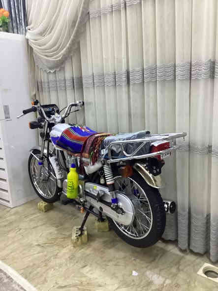 السلام عليكم دراجه اربعه كير للبيع شلامجه اصلي تعمير شاصي مكفول موديل 13 ما صارلها هواي من معمره الدراجه كل نقص ما بيها والدراجه نضيفه وكفوله السعر مليون و300وبيها مجال المكان كربلاء الحولي اذا شراي اتصل ***********
