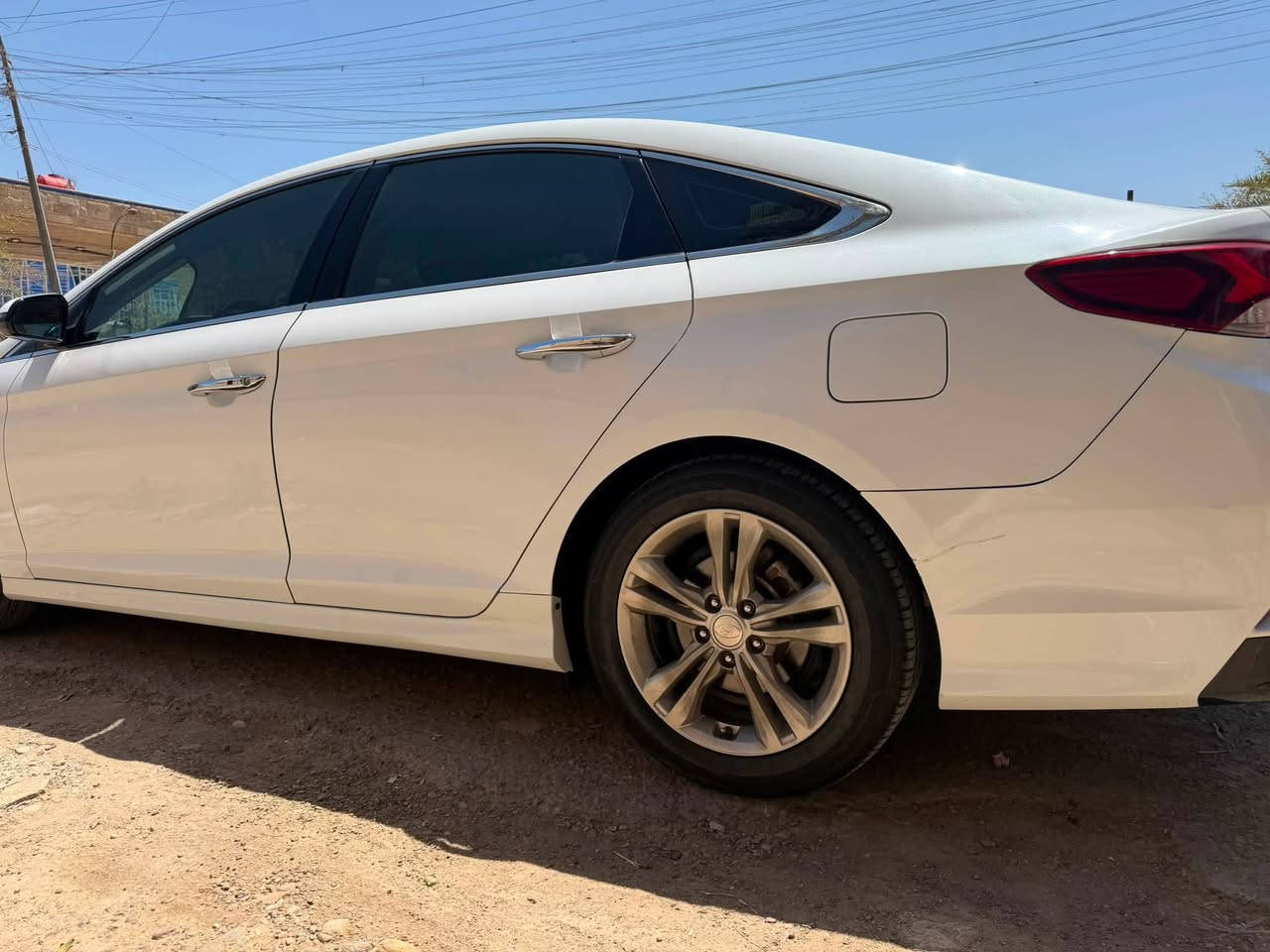 السلام عليكم 
سوناتا ٢٠١٨ امريكي لمتد فول للاخير ViP 
رقم بغداد الجديد والسيارة بإسمي تحويل ثاني يوم 
محرك ٢٤٠٠ gdi ماشيه 89 ميل 
حادثها قبغ جنطة وصور الحادث موجوده بلمنشور
مواصفاته
فتحة 
بصمة تشغيل
بصمة ابواب وصندوك 
بجم زنون 
شحن وايرلس
اشاير بلمري
رادارات 
تبريد امامي وخلفي 
تبريد مقاعد وتدفئة مقاعد 
هيتر بالستيرن 
كشنات الامامية كهرباء 
كشن خزن ميموري 
دشبول مطعم صاج 
اشارة ترحيب عند الاقتراب
جنطة ذكية تفتح عند الاقتراب
توقف ذاتي 
هاند بريك بصمة 
اوتو هولد
3 وضعيات قيادة Eco - Comfort - sport
نظام تحديد مسار
كشنات جلد اسود ملكي 
مكينة وكير وتبريد خير من الله 
مكاني بغداد شارع فلسطين ساحة الموال
السعر 140$ وبيه مجال بسيط 
هاتف ***********
